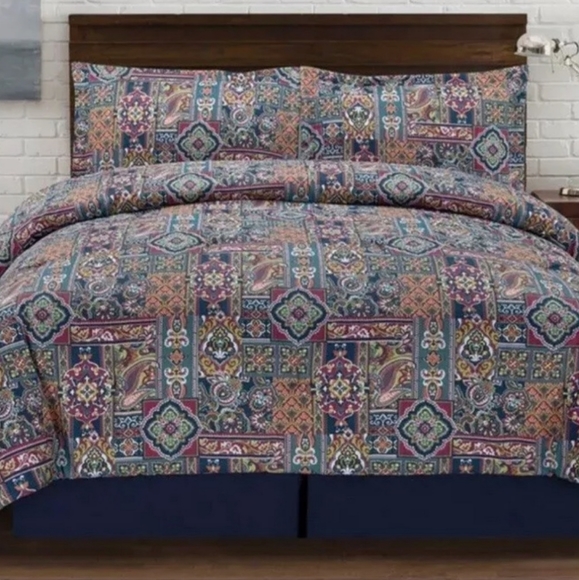 TAO 4 Pc Multicolor Bedding Set 2 Shams Bedskirt & Paisley Duvet Blanke…